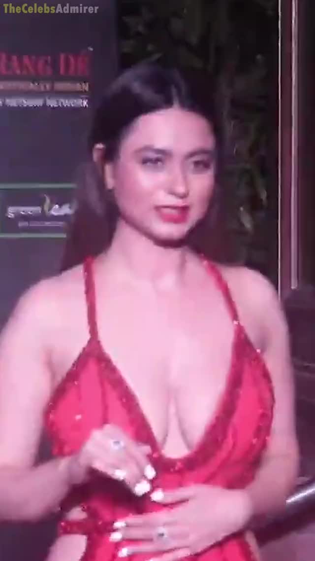 Soundarya Sharma - Filmfare Glamour And Style Awards (2019) - Post By [reddit.com/user/thecelebsadmirer]