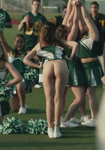 Emily Meade in 'Nerve' (loop), leggy Ass