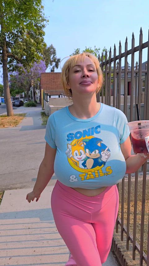 Just a bimbo and her Boba! 🥰