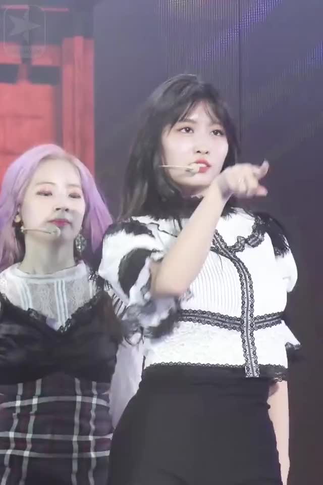 Twice 181106 Momo @ MGA 2