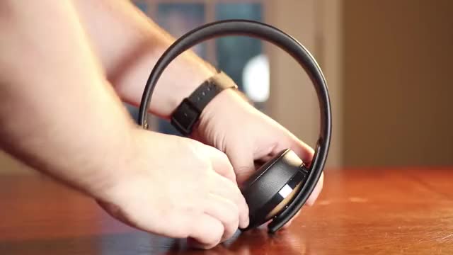 The NEW 2018 Sony Playstation Gold Wireless Headset REVIEW