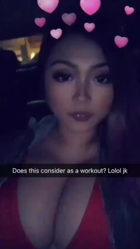 Vicki Li Cleavage