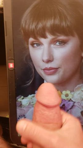 Big Facial for Taylor Swift