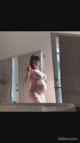Bouncing Tits Bubble Butt Celebrity gif