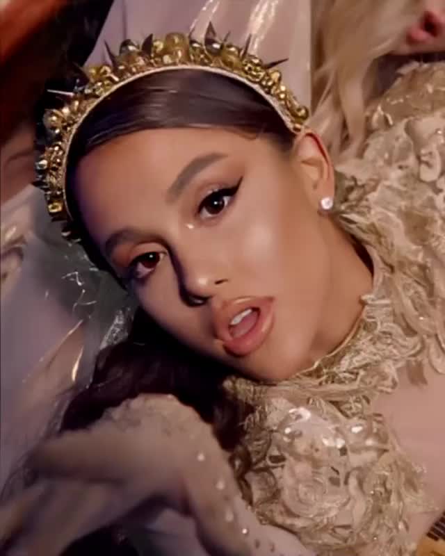 ariana grande goddess