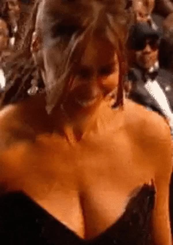 Sofia Vergara (Jiggles) Awards Show