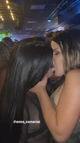 kissing lesbian lesbians gif