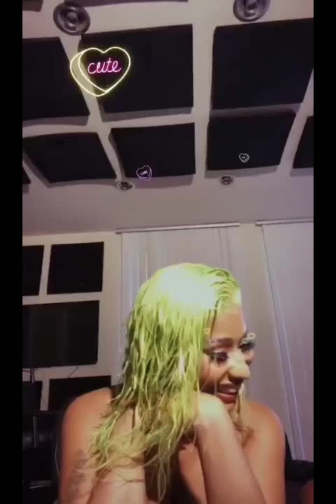 Nicki Minaj gif