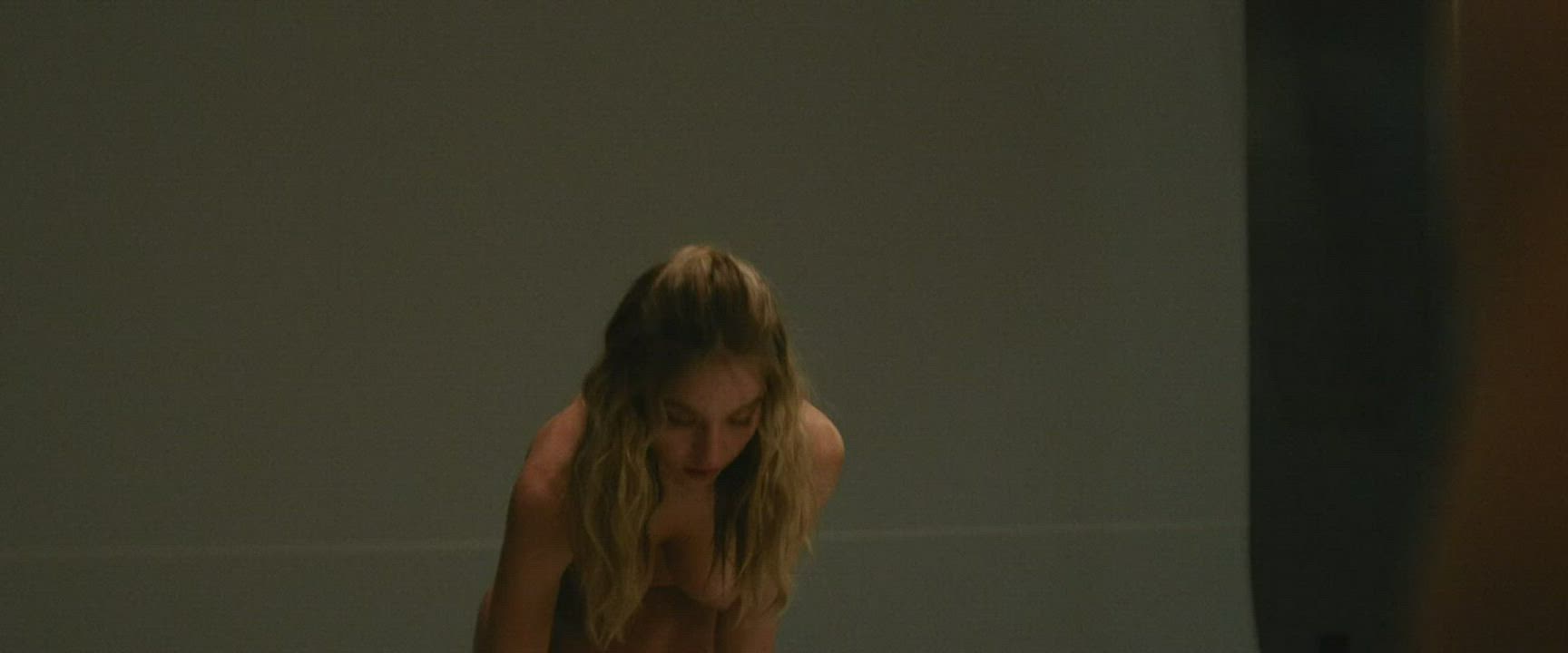 Big Tits Blonde Sydney Sweeney gif