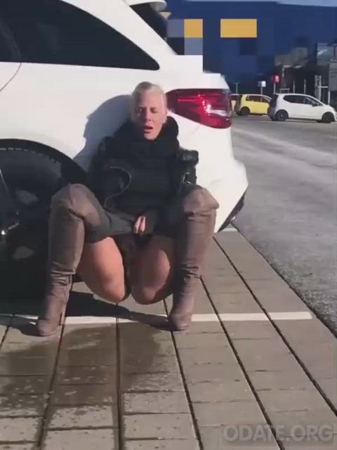 milf blonde public german crossdressing pissing gif