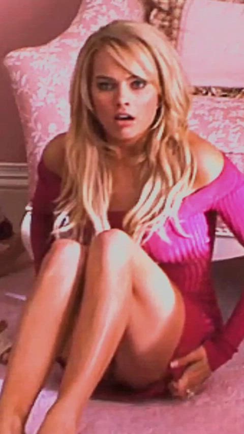 Just wanna spread Margot Robbie's legs and do her