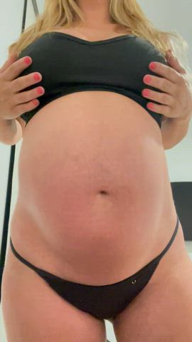 boobs huge tits pregnant pregnant-porn gif