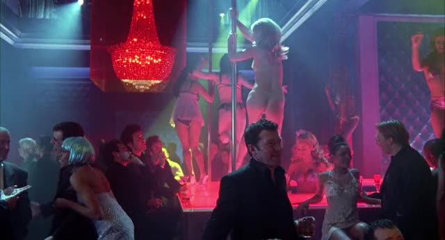 Natalie Portman playing the role of a stripper in Closer (x-post from r/OnStageGW)