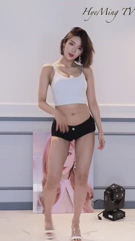 asian cute dancing korean model gif