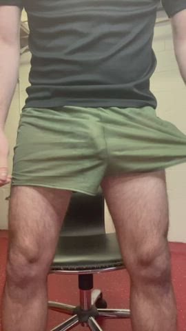 Hung army stud selling used silkies and undies [US]