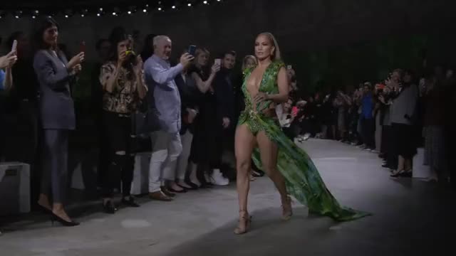 Versace Women’s Spring-Summer 2020 Fashion Show 4