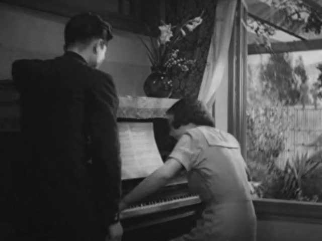 No-Regrets-for-Our-Youth-1946-GIF-00-12-13-setsuko-hara-piano