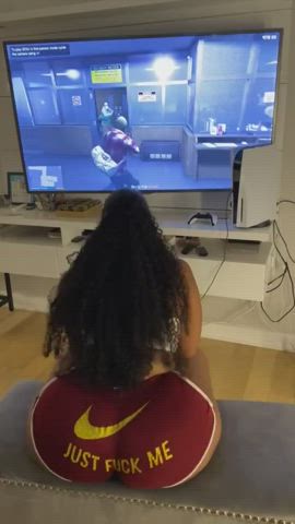 [F4A] Imagine having your mom hogging the PlayStation all day like this