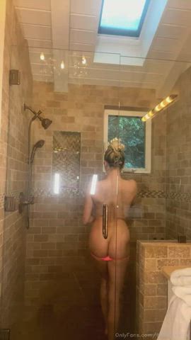 Big Tits Blonde Huge Tits Pawg Pretty Shower Smile White Girl gif