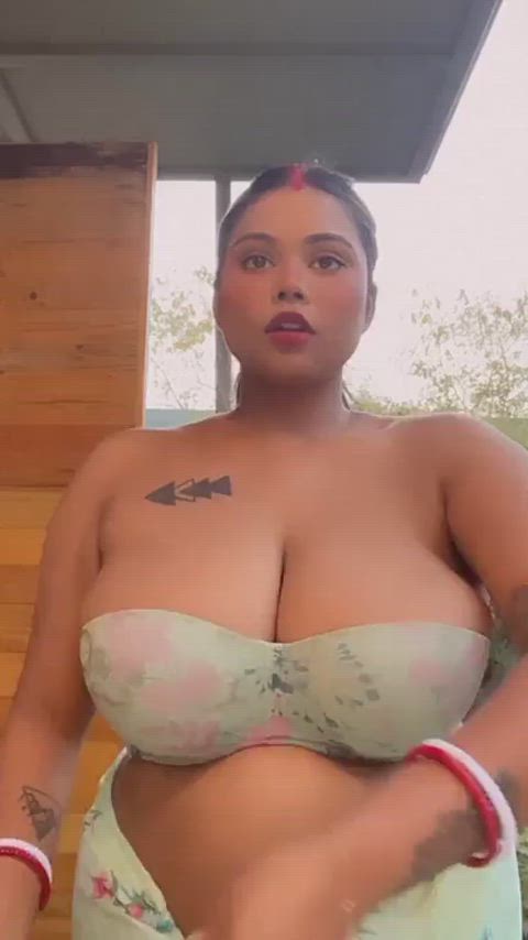 boobs desi huge tits saree gif