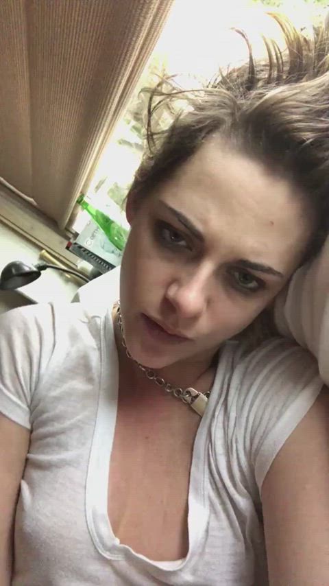 celebrity kristen stewart small tits gif