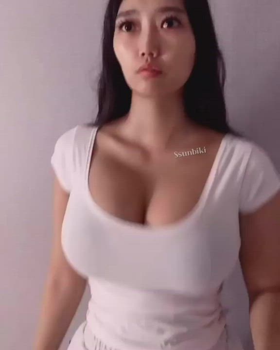 Ssunbiki Bouncing Her Big Boobs