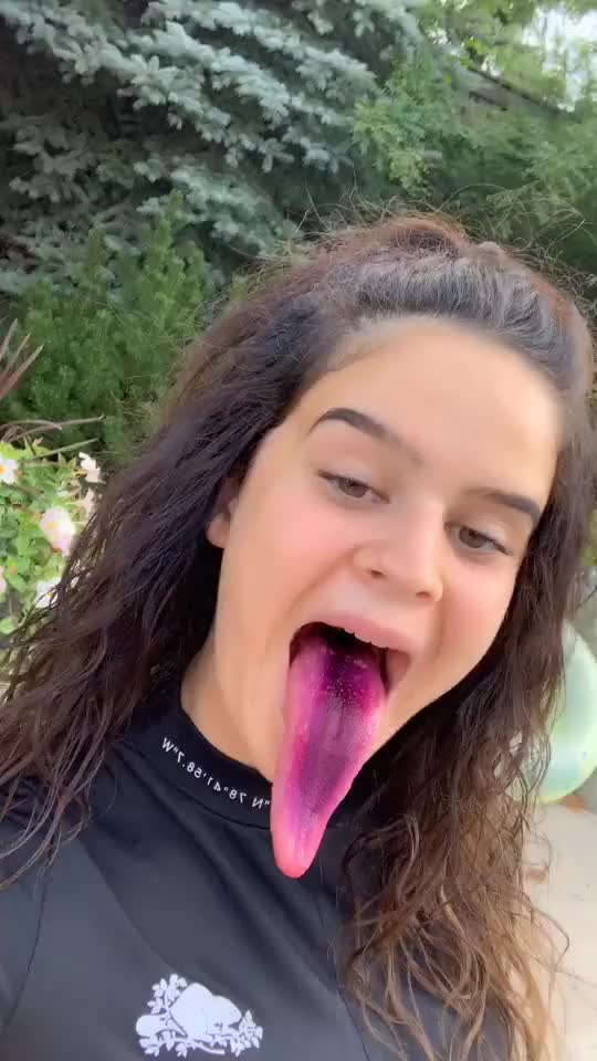 Super Super Wide Tongue