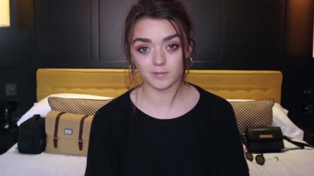 Maisie Williams gif