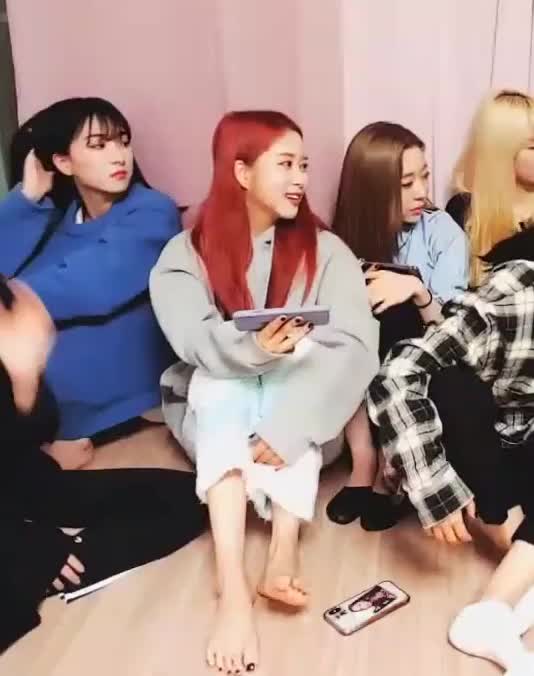 WJSN Dayoung feet 5