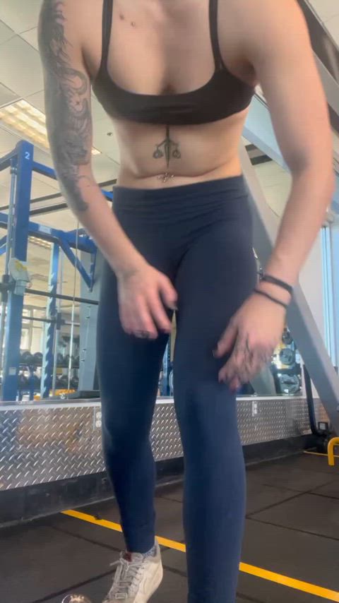 tatted and emo at the gym 🖤 19