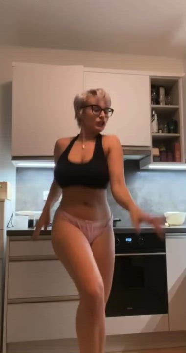 Dancing babe flashing