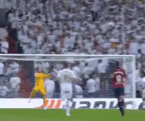 Areola with a one-handed grab in Real Madrid's game against Osasuna