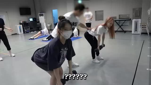 IZONE WORKING OUT