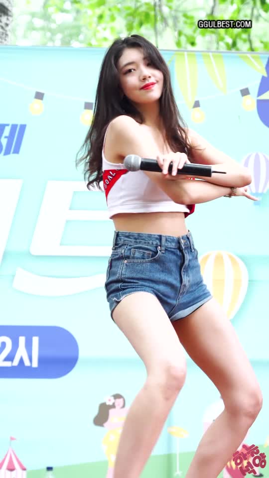 dance team Cheoeumcheoreom Yujin Blue Shorts .gif