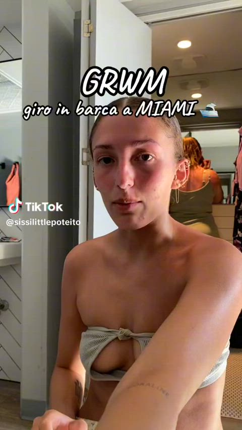 italian nipslip teen gif