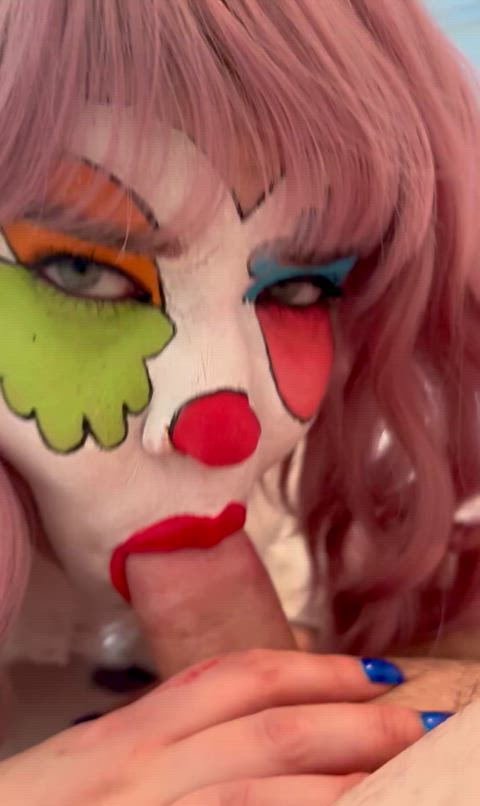 amateur ass blowjob clown clown girl teen amateur-girls blowjobs real-couples gif