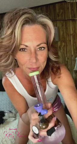 The original Pothead Milf - KittyKristen420