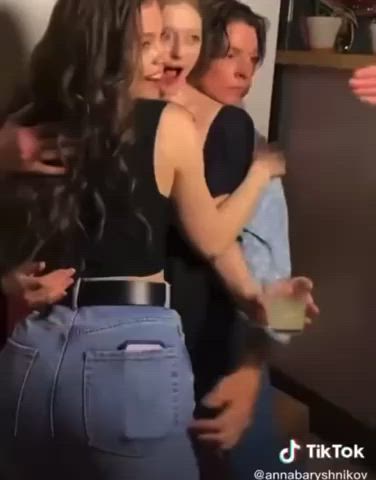 brunette hailee steinfeld jeans gif