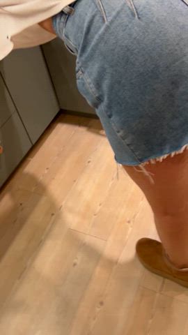 POV: you’re shopping at IKEA with your date and she bends over 😏