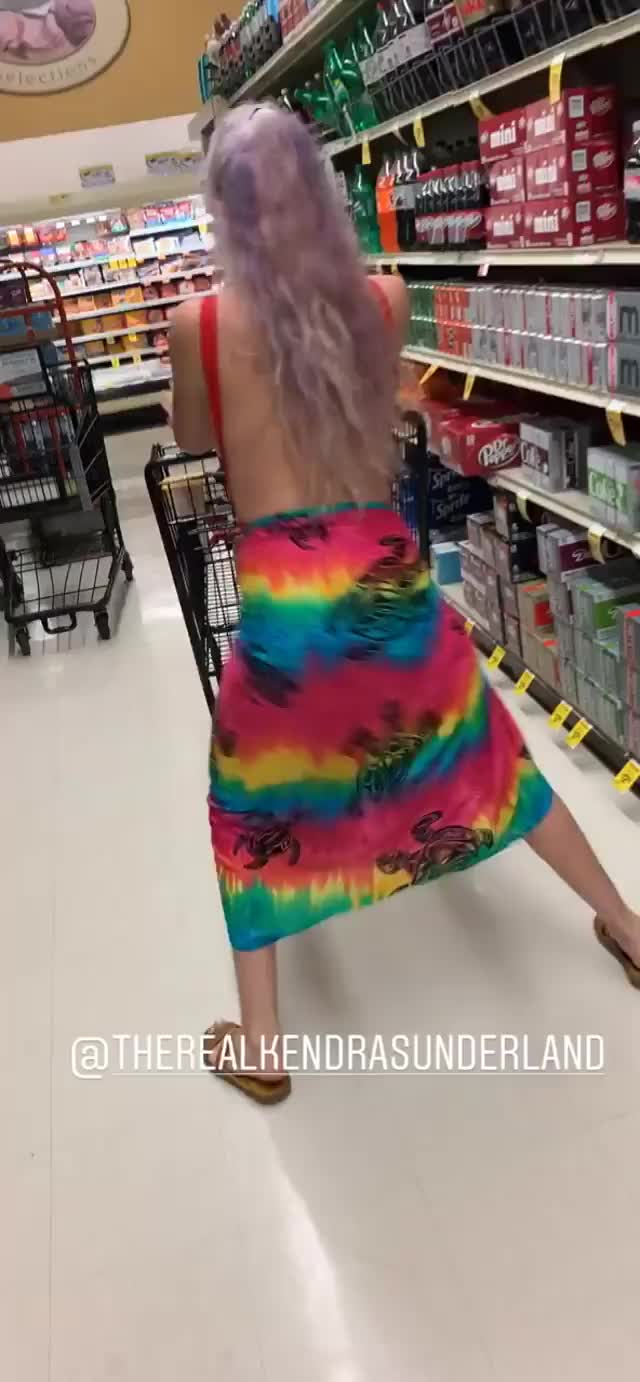 Kendra Sunderland grocery twerk