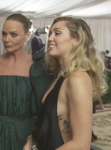 boobs miley cyrus pokies gif