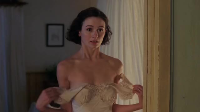 Emily Mortimer - The Sleeping Dictionary (2003) - topless loop (no audio)