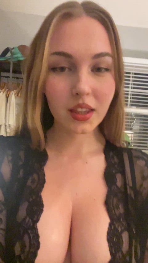 big tits lips nsfw onlyfans tease tits amateur-girls blowjobs gif