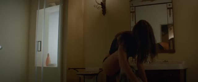Emily Ratajkowski in Welcome Home (2018) -S2