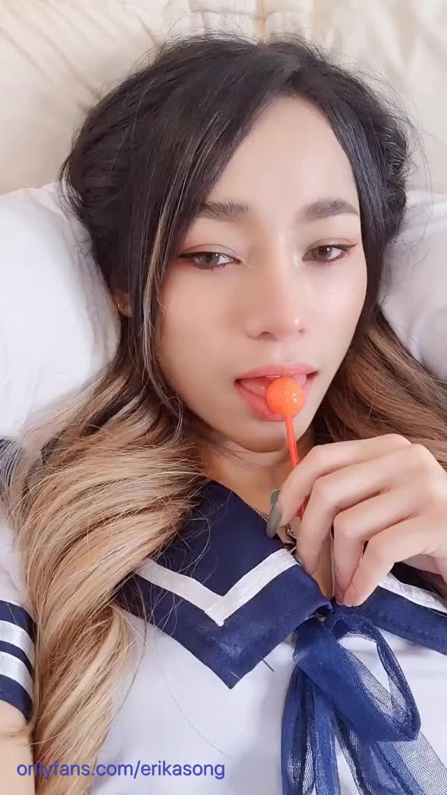 15 sec Sucking lolipop