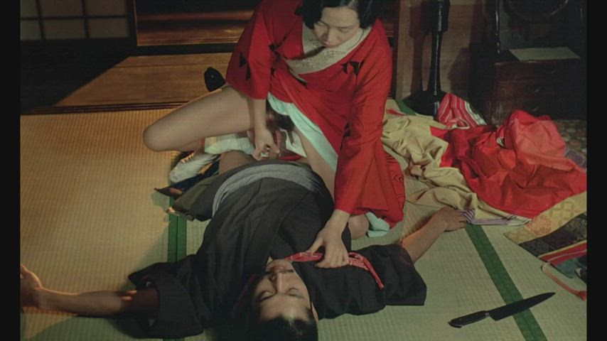 Eiko Matsuda rides the main actor in 'In the Realm of the Senses' ('Ai no korîda',