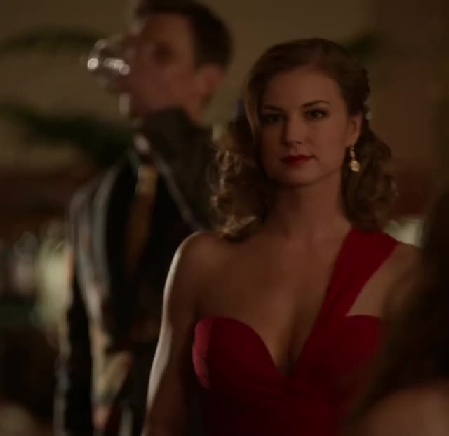 Emily Van Camp 2 -- Revenge S03E17 (1)