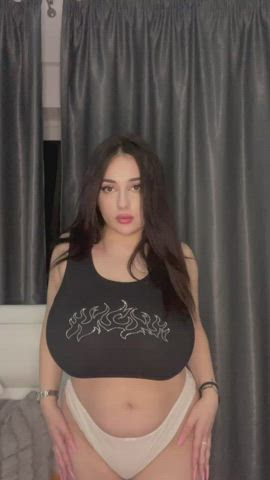 boobs milf tits curvy gif