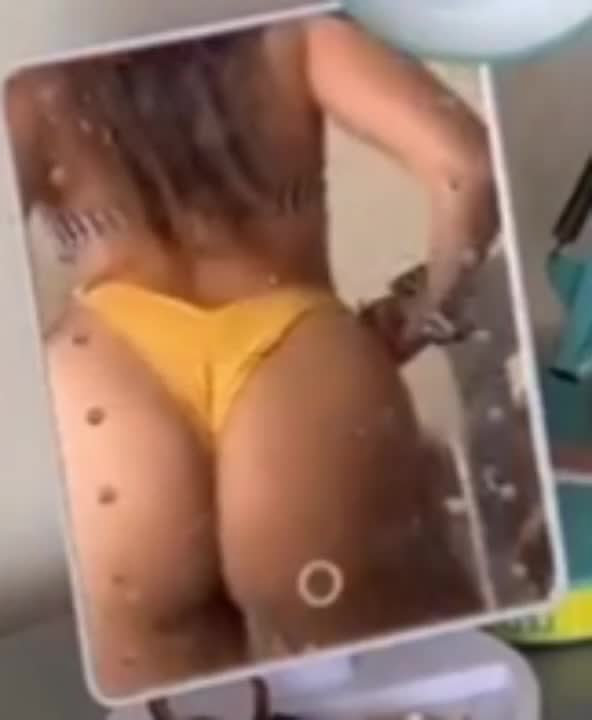 Teddybearosito twerking in mirror (zoom)