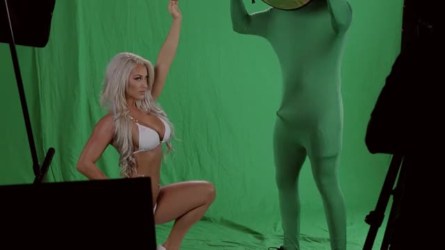 Laci Kay Somers Makes The Assistant Photographer Hard